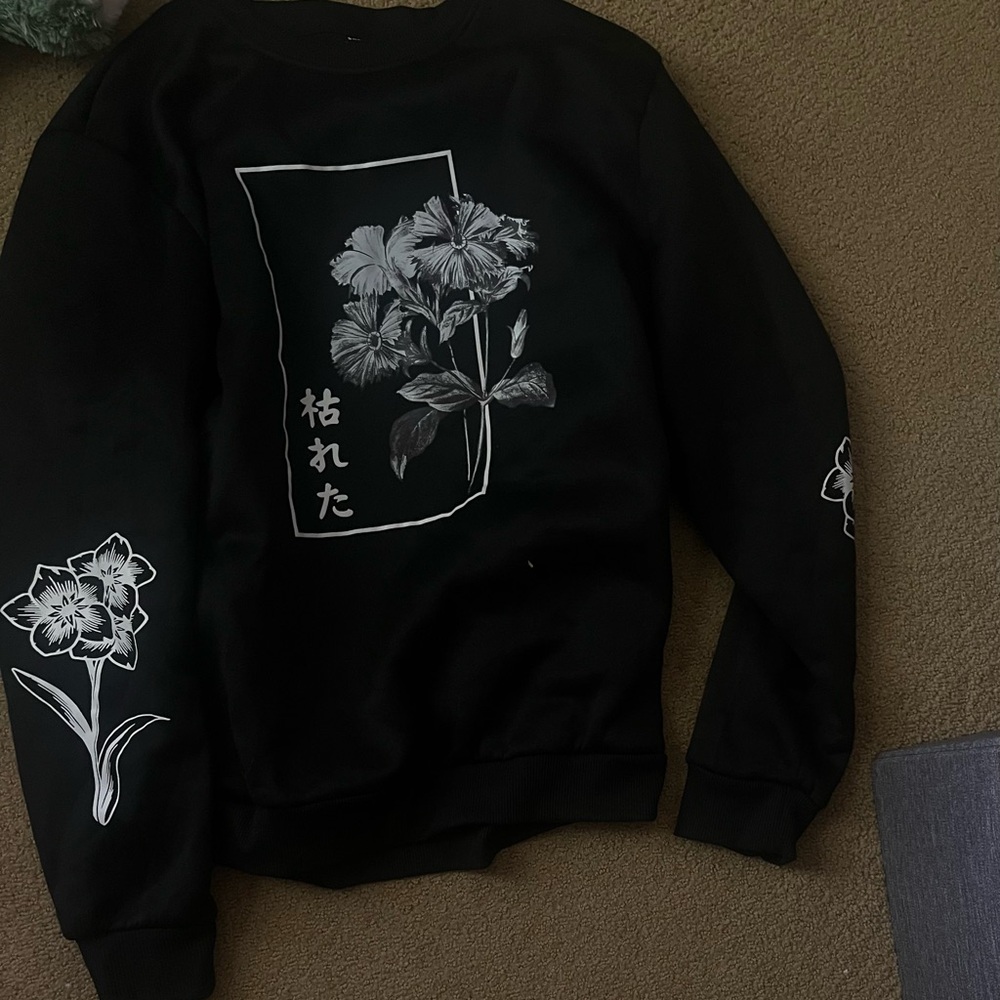 SHEIN Black Sweatshirt with White Floral Print